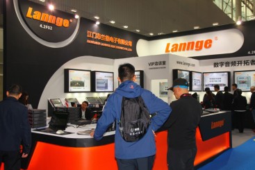 Lannge亮相2019广州国际专业灯光音响展览会。